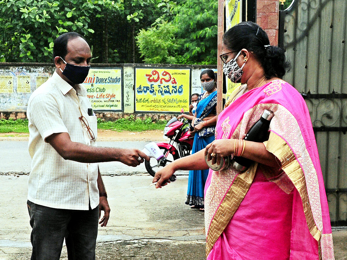 Schools Reopened in Telangana Photo Gallery - Sakshi3