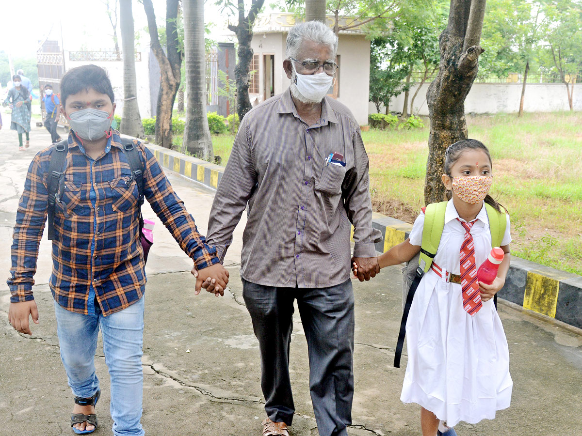 Schools Reopened in Telangana Photo Gallery - Sakshi7