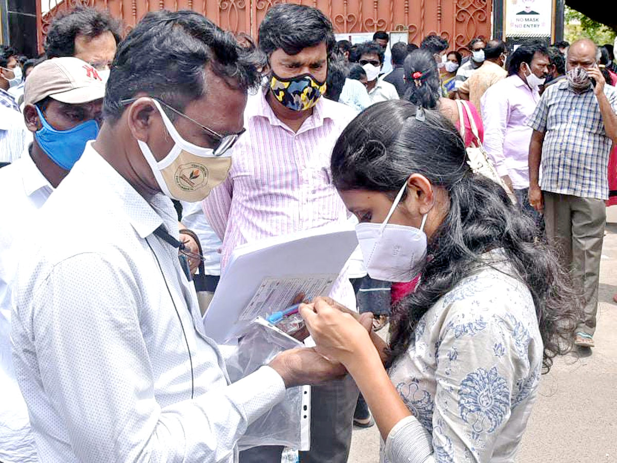 Students Appearing for the Policet Examination at Vijayawada One Town KBN College Photo Gallery - Sakshi1