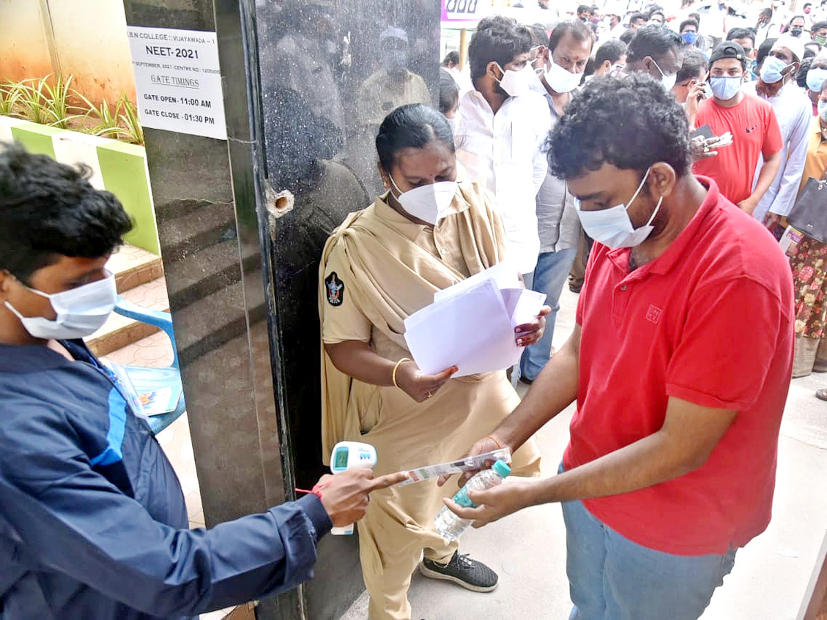 Students Appearing for the Policet Examination at Vijayawada One Town KBN College Photo Gallery - Sakshi12