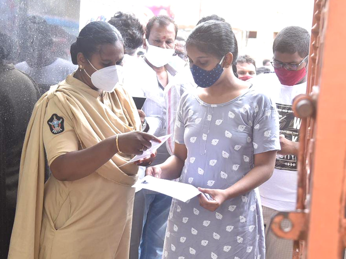 Students Appearing for the Policet Examination at Vijayawada One Town KBN College Photo Gallery - Sakshi13