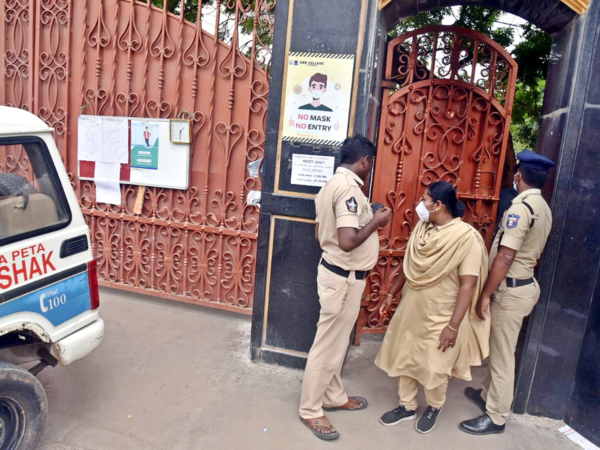 Students Appearing for the Policet Examination at Vijayawada One Town KBN College Photo Gallery - Sakshi15