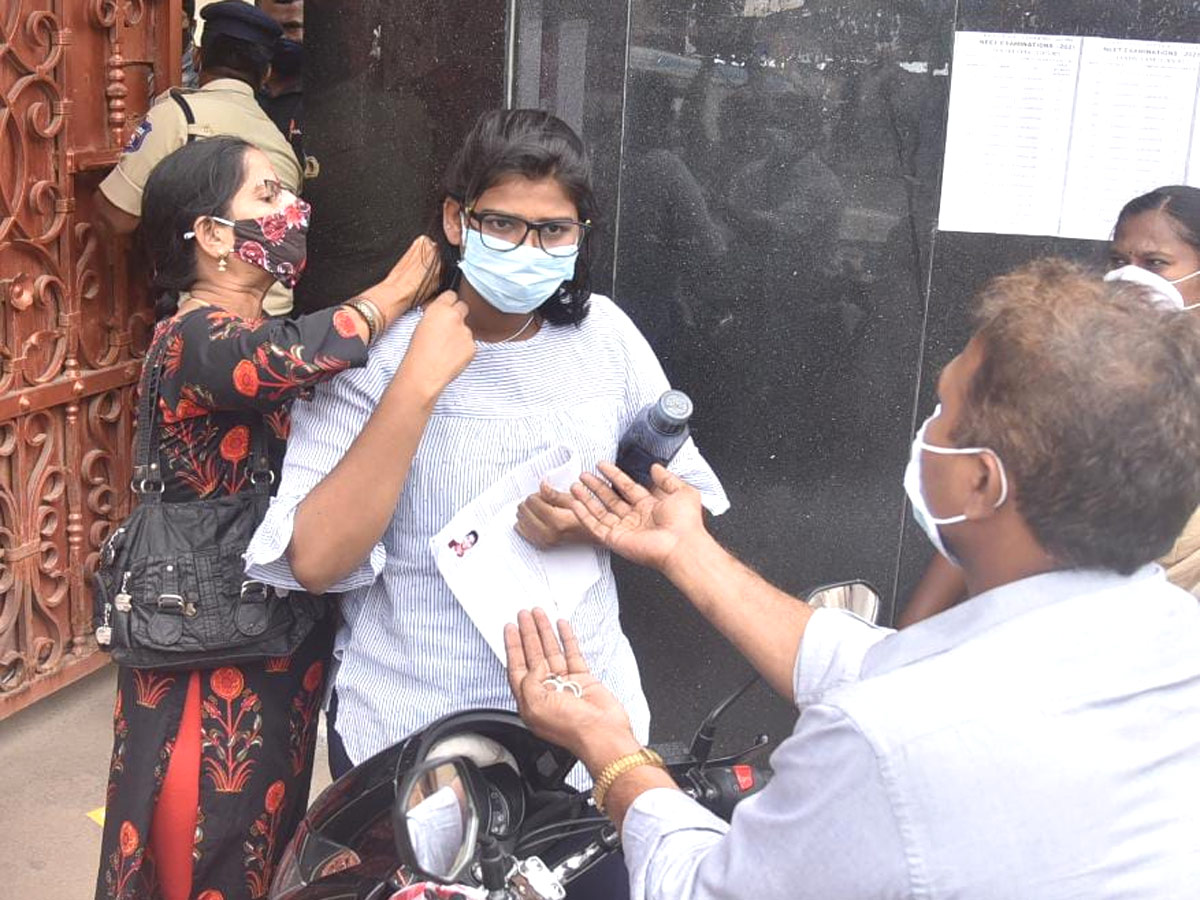 Students Appearing for the Policet Examination at Vijayawada One Town KBN College Photo Gallery - Sakshi17