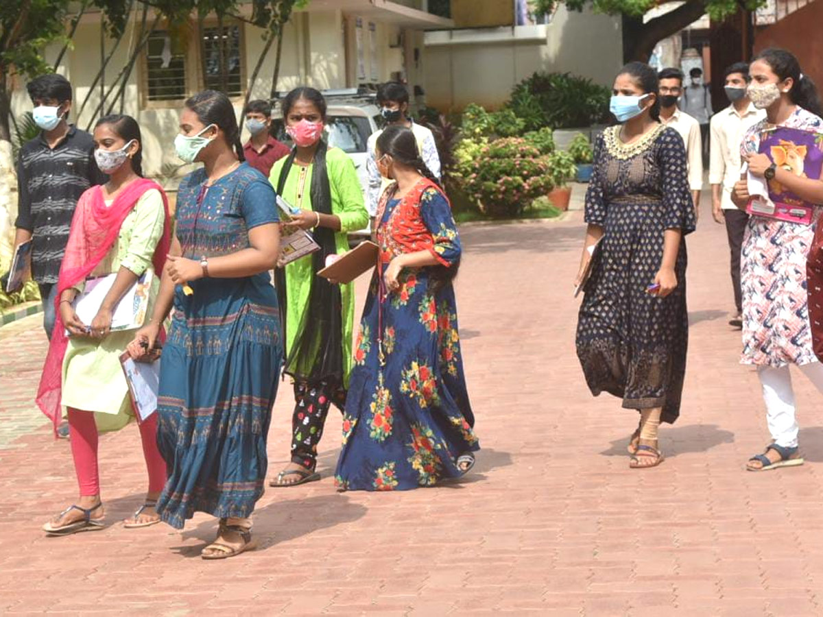 Students Appearing for the Policet Examination at Vijayawada One Town KBN College Photo Gallery - Sakshi19