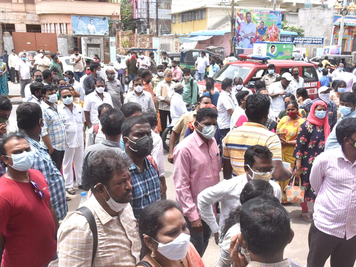 Students Appearing for the Policet Examination at Vijayawada One Town KBN College Photo Gallery - Sakshi8