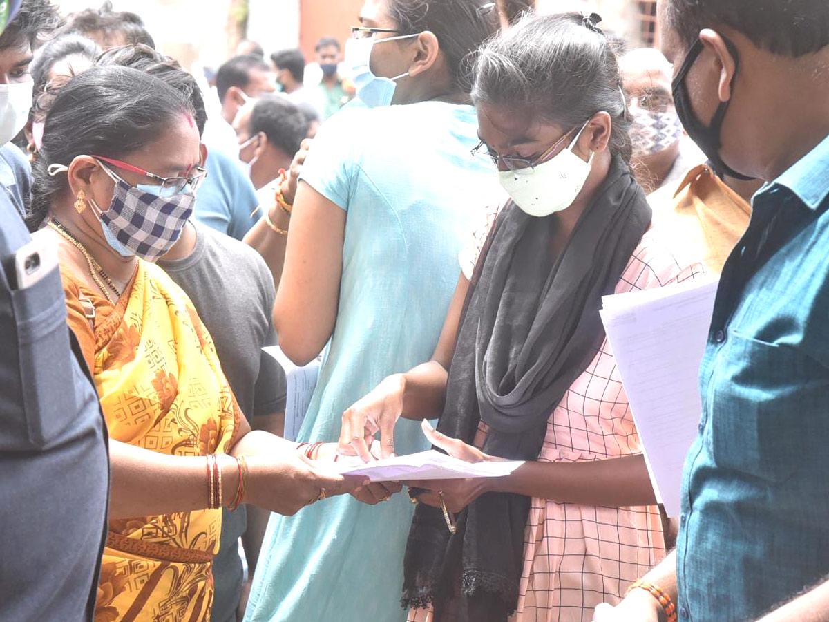 Students Appearing for the Policet Examination at Vijayawada One Town KBN College Photo Gallery - Sakshi9