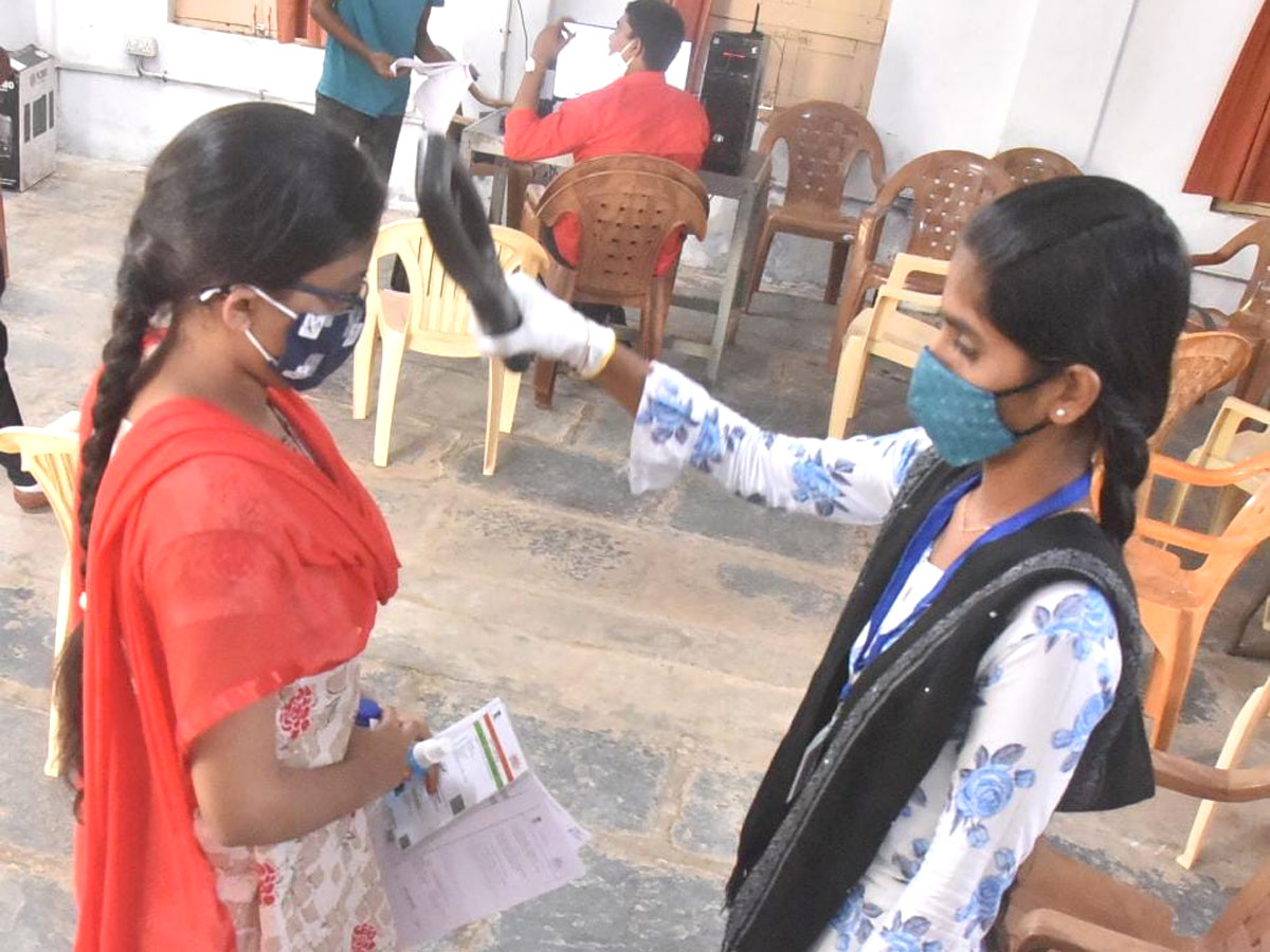 Students Appearing for the Policet Examination at Vijayawada One Town KBN College Photo Gallery - Sakshi10