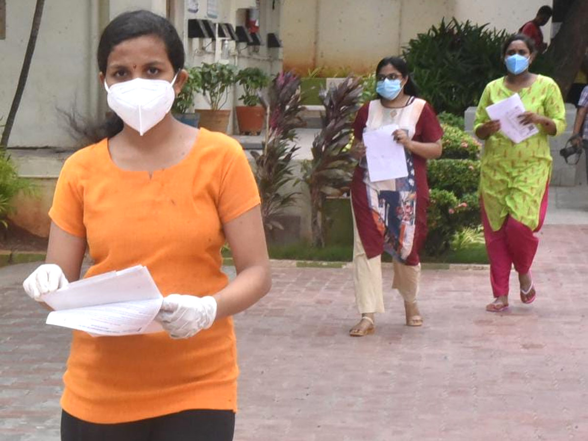 Students Appearing for the Policet Examination at Vijayawada One Town KBN College Photo Gallery - Sakshi5