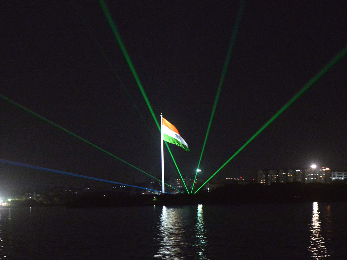 Laser Show on Tank Bund Photo Gallery - Sakshi9