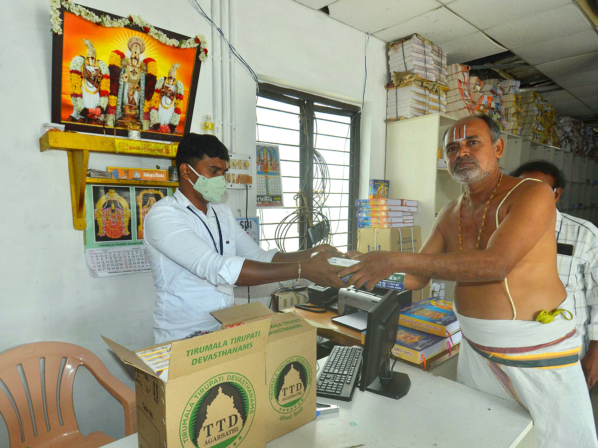 YV Subba Reddy inaugurates incense sticks manufacturing centre in Tirupati - Sakshi3