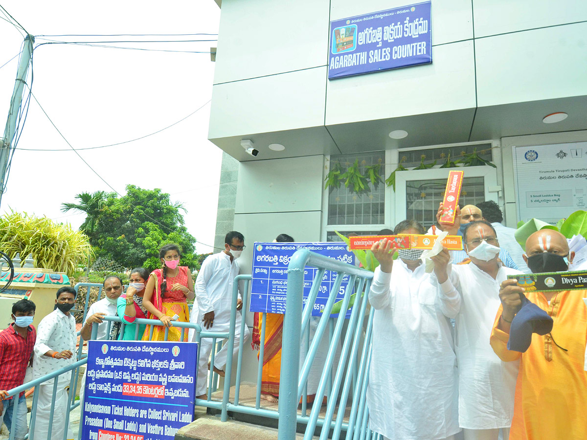 YV Subba Reddy inaugurates incense sticks manufacturing centre in Tirupati - Sakshi5