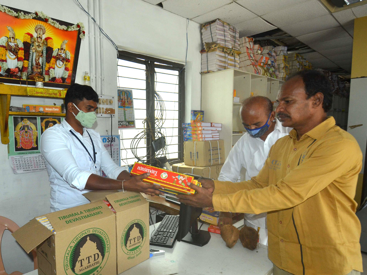 YV Subba Reddy inaugurates incense sticks manufacturing centre in Tirupati - Sakshi7