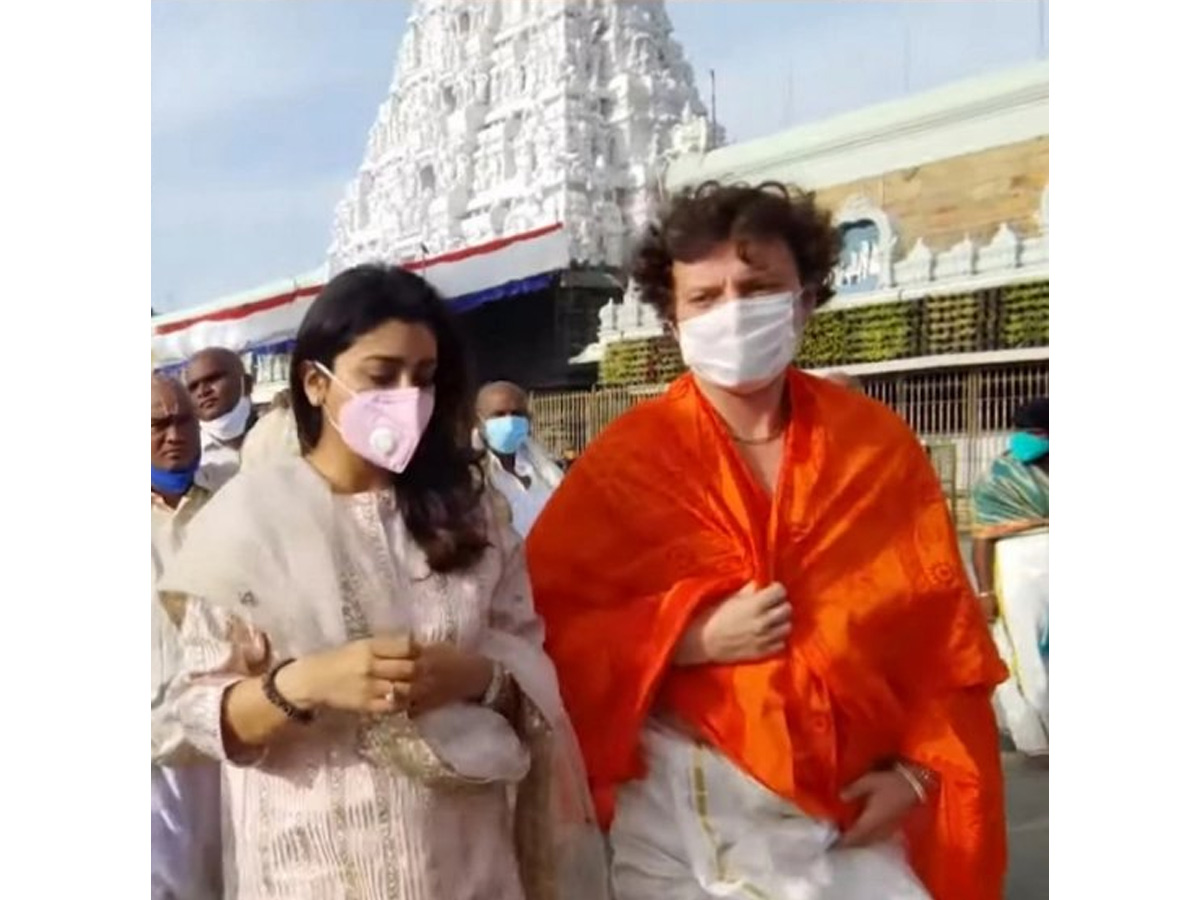 Actress Shriya Saran And Her Husband Visit Tirumala Temple Photo Gallery - Sakshi5