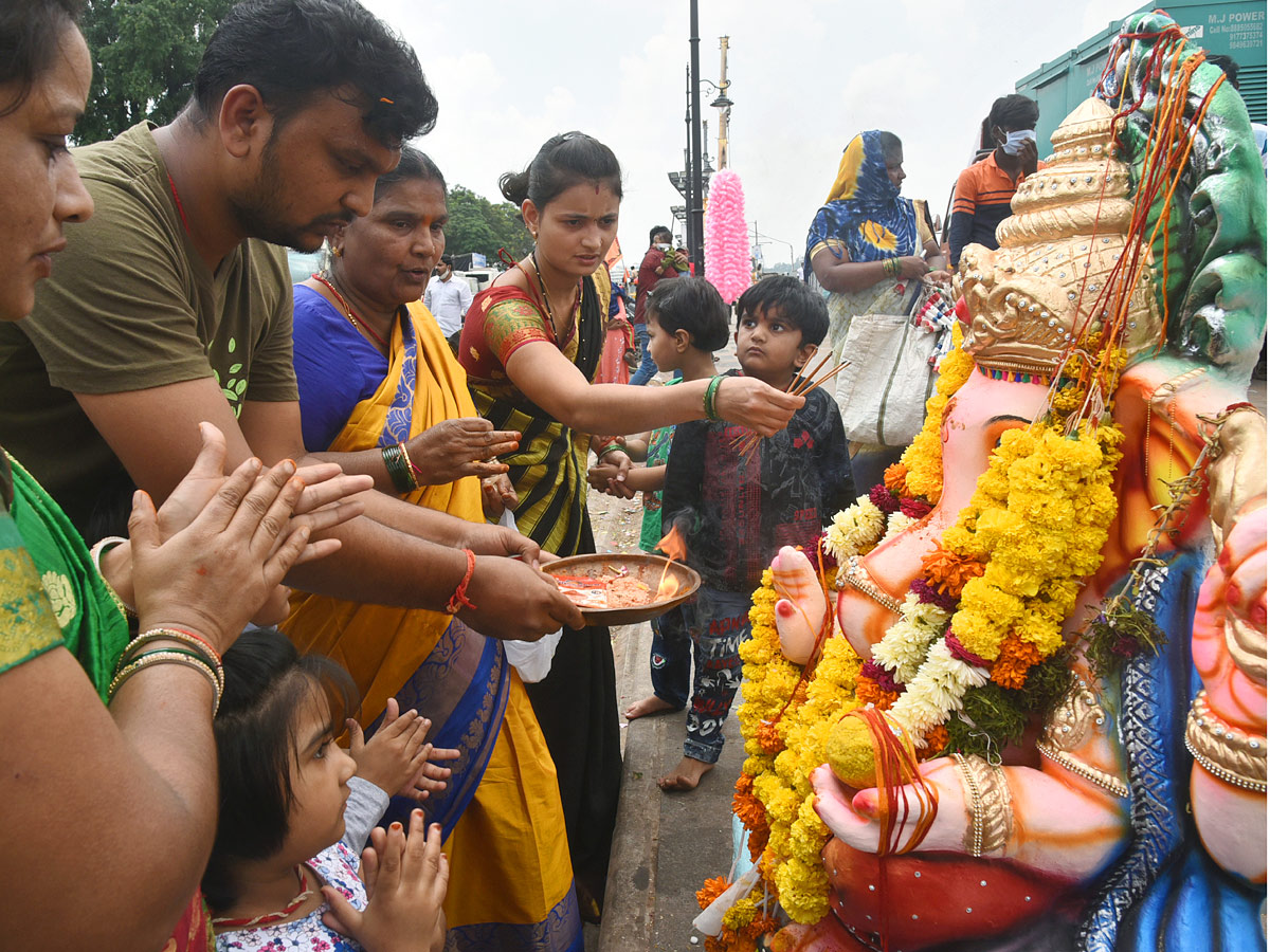 Hyderabad ganesh nimajjanam 2021 Photo Gallery - Sakshi16