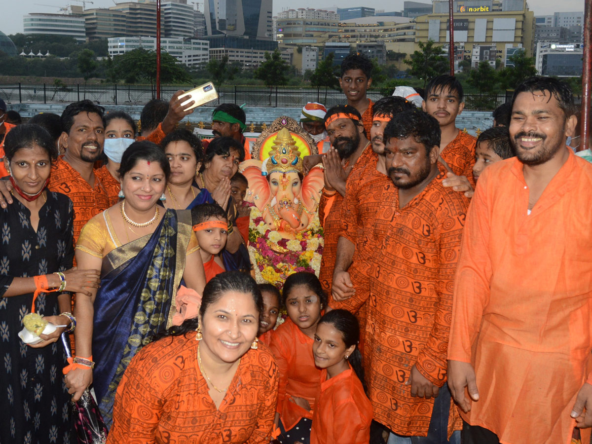 Hyderabad ganesh nimajjanam 2021 Photo Gallery - Sakshi35