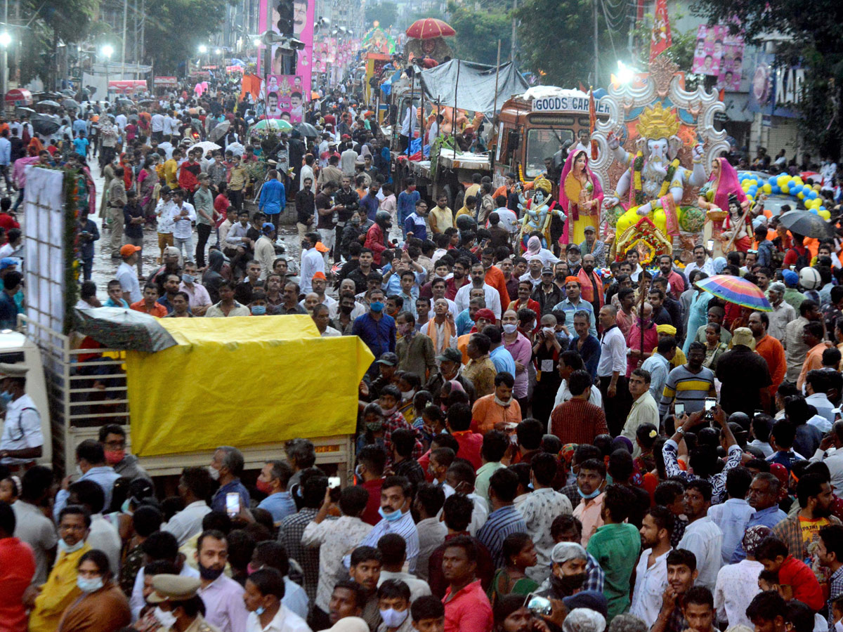 Hyderabad ganesh nimajjanam 2021 Photo Gallery - Sakshi7