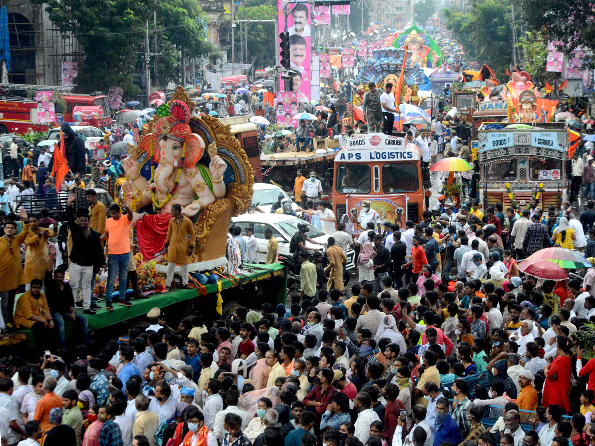 Hyderabad ganesh nimajjanam 2021 Photo Gallery - Sakshi8