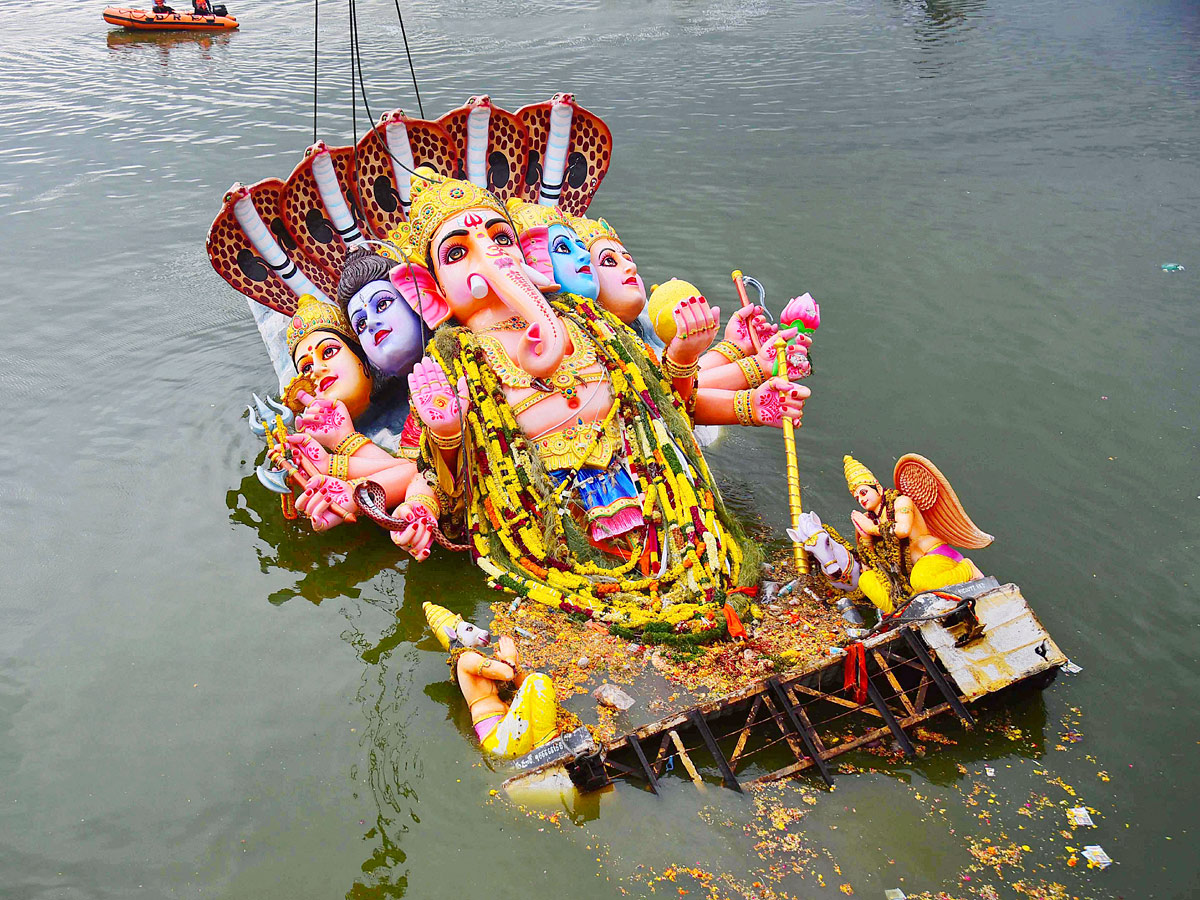 khairatabad ganesh nimajjanam Photo Gallery - Sakshi4