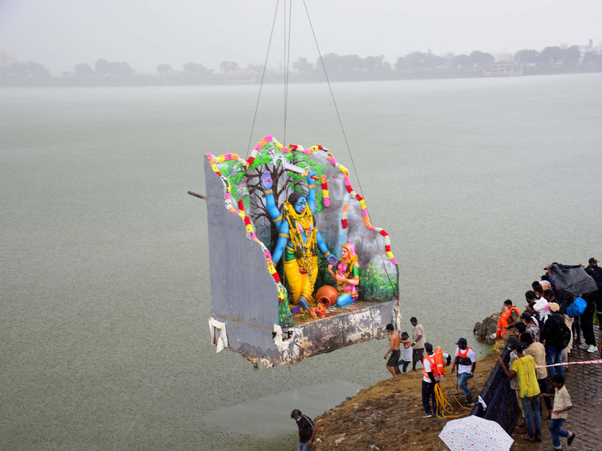 khairatabad ganesh nimajjanam Photo Gallery - Sakshi6