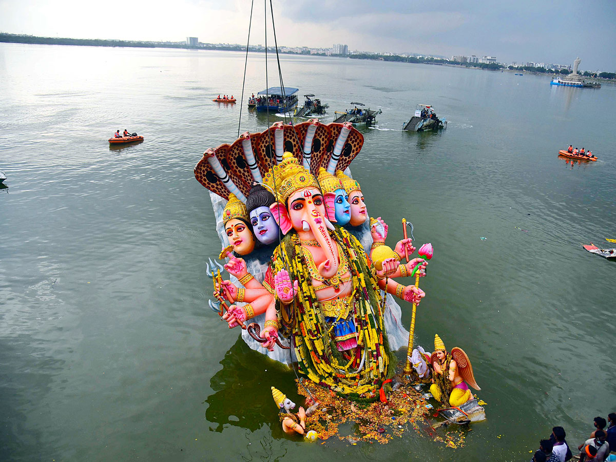 khairatabad ganesh nimajjanam Photo Gallery - Sakshi7