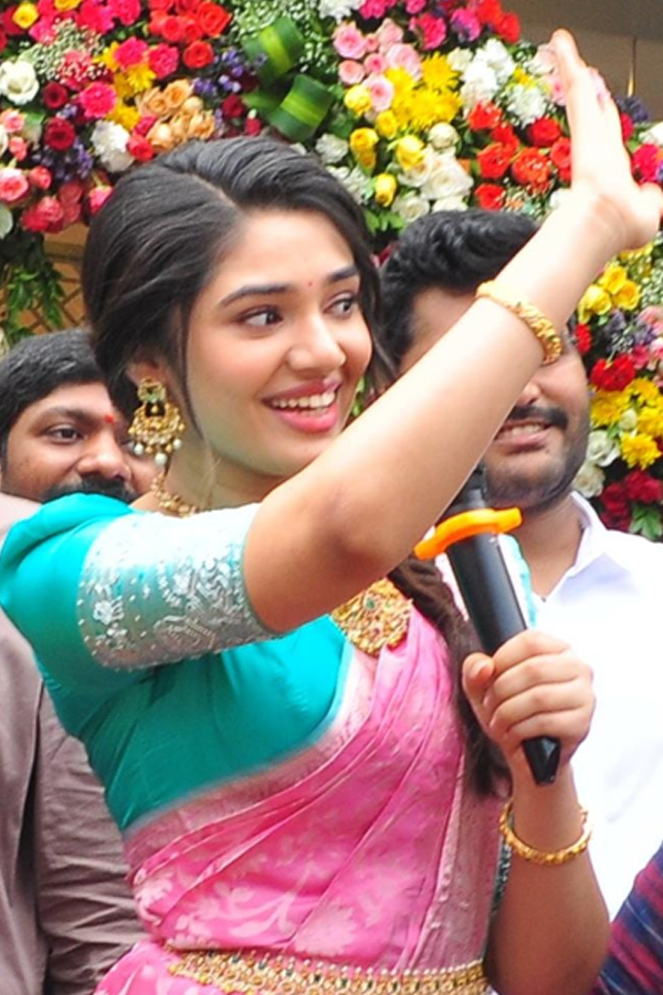 Krithi Shetty Inaugurates South indian Shopping Mall at Khammam Photo Gallery - Sakshi14