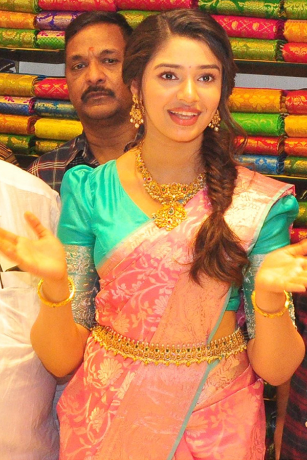 Krithi Shetty Inaugurates South indian Shopping Mall at Khammam Photo Gallery - Sakshi15