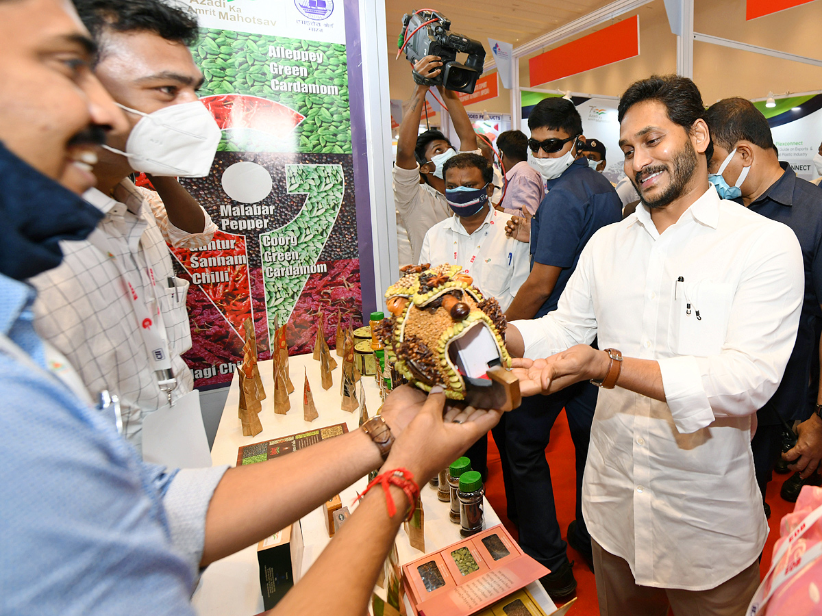 Vanijya Utsavam 2021 YS Jagan Give Industry And Export Champion Awards Photo Gallery - Sakshi15