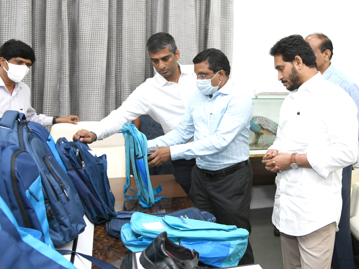 CM YS Jagan inspected Quality School Bags and Shoes Photos - Sakshi4