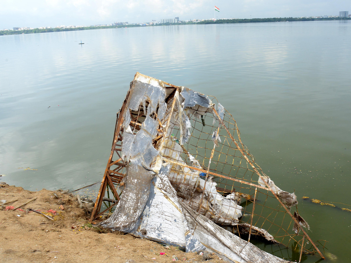 Cleaning Process Of Ganesh Idols In Hussain Sagar  - Sakshi7