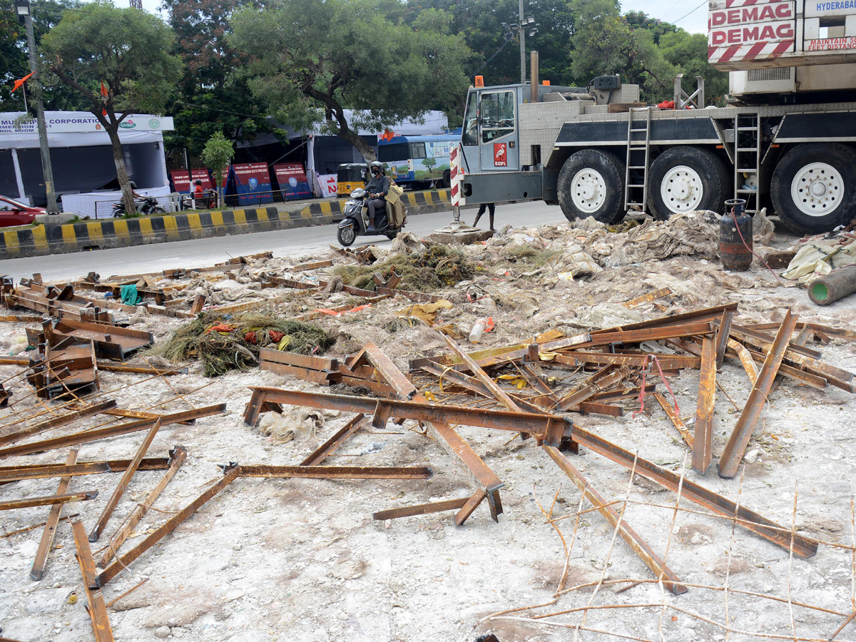 Cleaning Process Of Ganesh Idols In Hussain Sagar  - Sakshi8