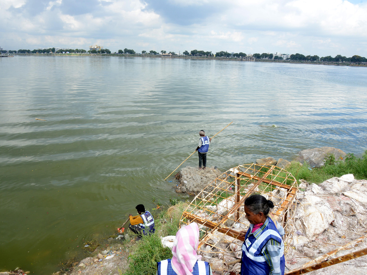 Cleaning Process Of Ganesh Idols In Hussain Sagar  - Sakshi9