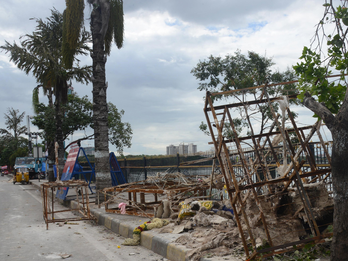 Cleaning Process Of Ganesh Idols In Hussain Sagar  - Sakshi10