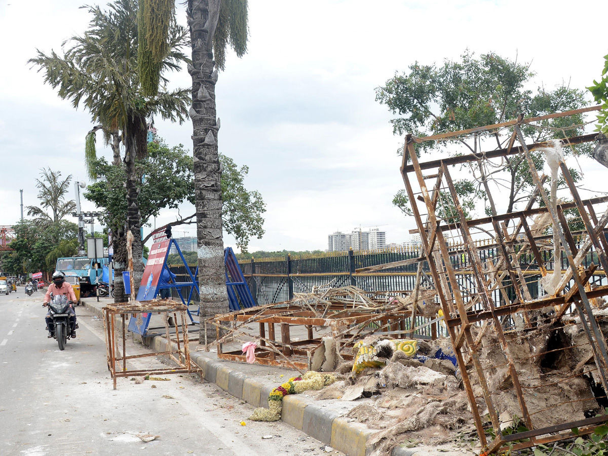 Cleaning Process Of Ganesh Idols In Hussain Sagar  - Sakshi11