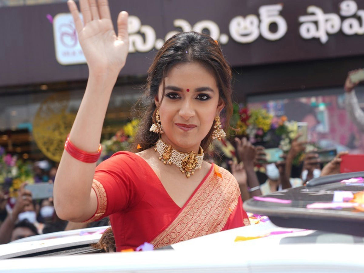 Keerthy Suresh Launches CMR Shopping Mall In Mancherial - Sakshi3