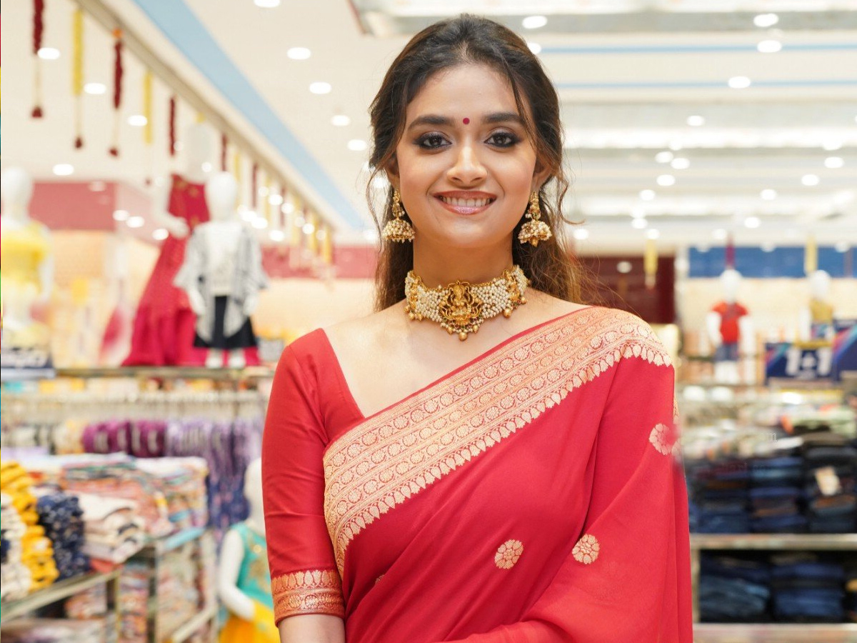 Keerthy Suresh Launches CMR Shopping Mall In Mancherial - Sakshi8