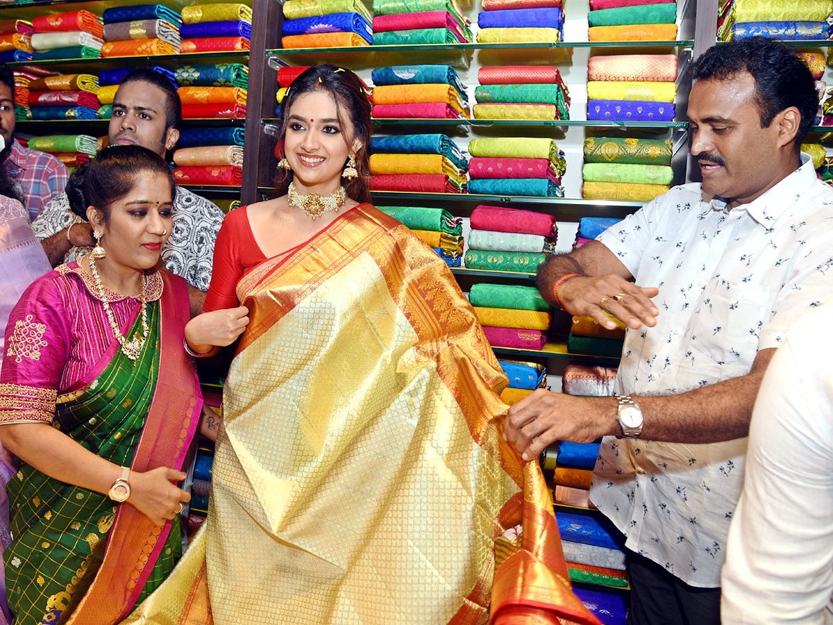 Keerthy Suresh Launches CMR Shopping Mall In Mancherial - Sakshi6