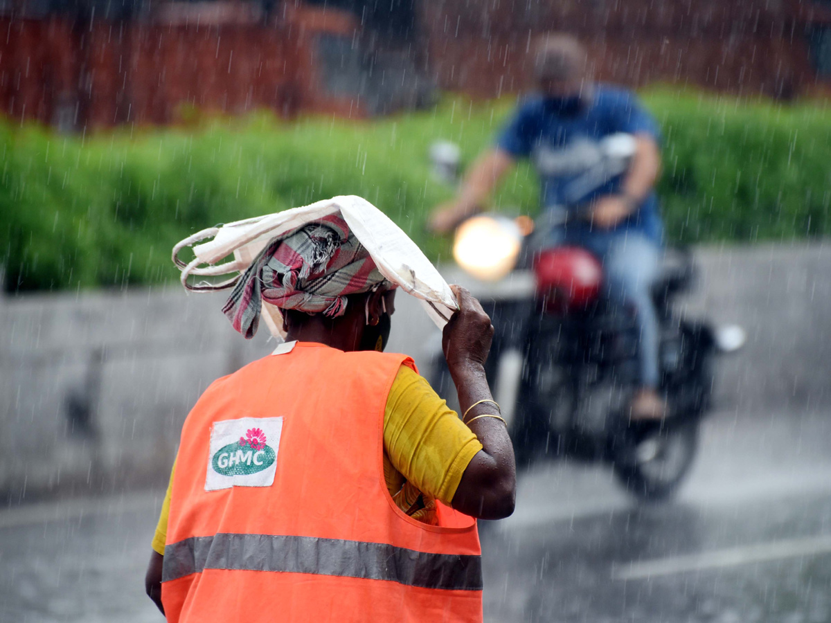 Heavy rains in hyderabad Photo Gallery - Sakshi14