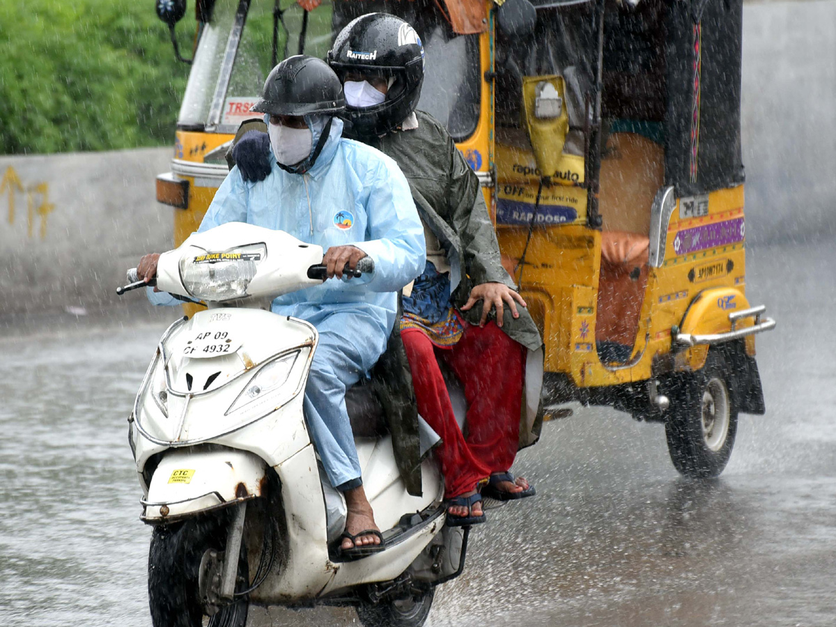 Heavy rains in hyderabad Photo Gallery - Sakshi15