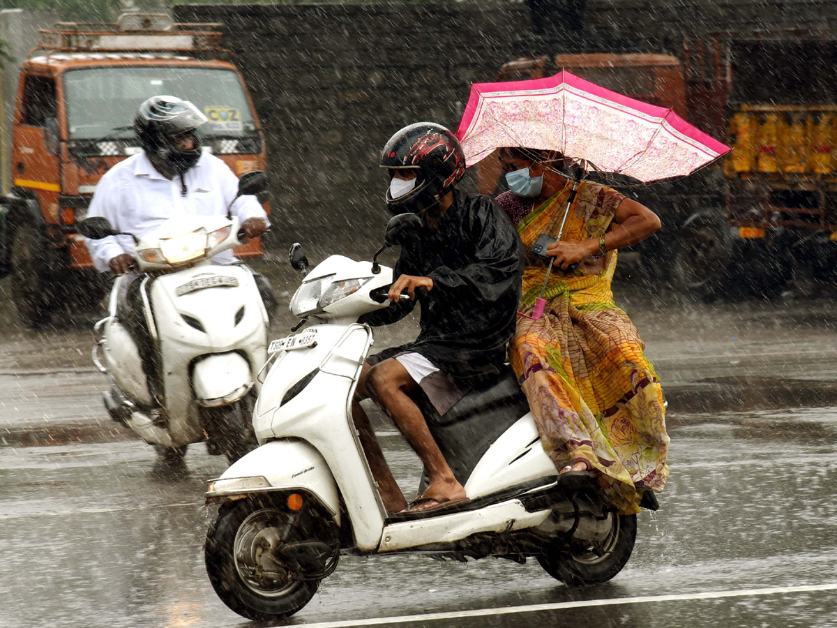 Heavy rains in hyderabad Photo Gallery - Sakshi16