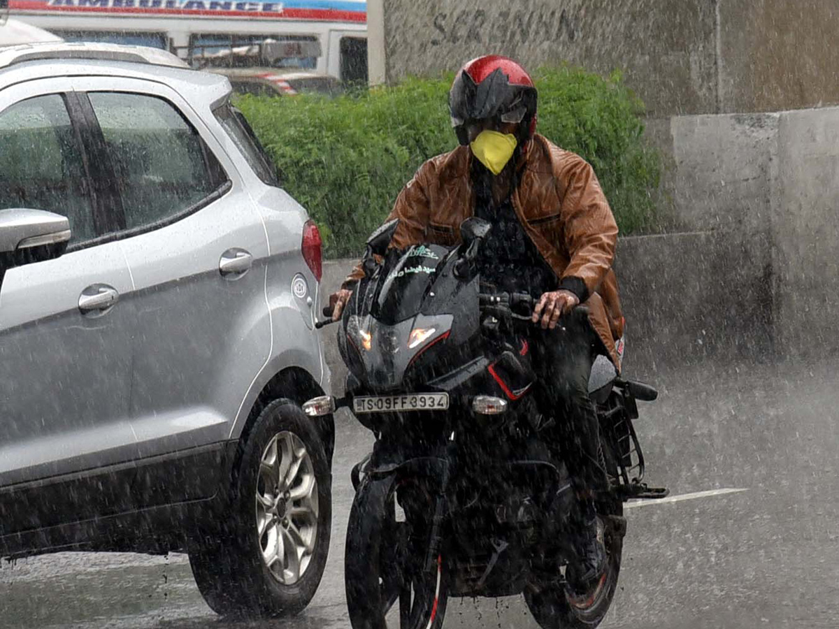 Heavy rains in hyderabad Photo Gallery - Sakshi17