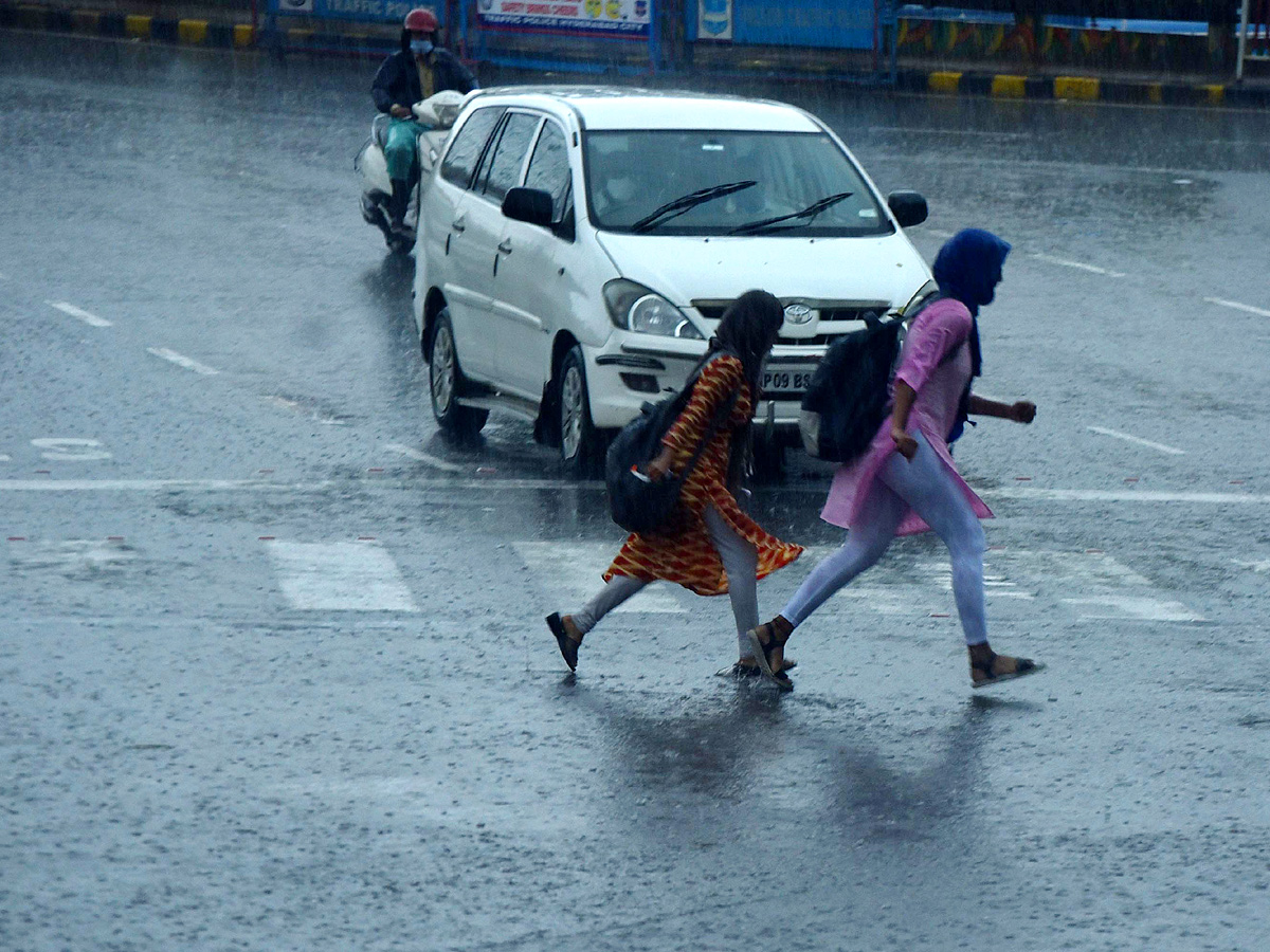 Heavy rains in hyderabad Photo Gallery - Sakshi4