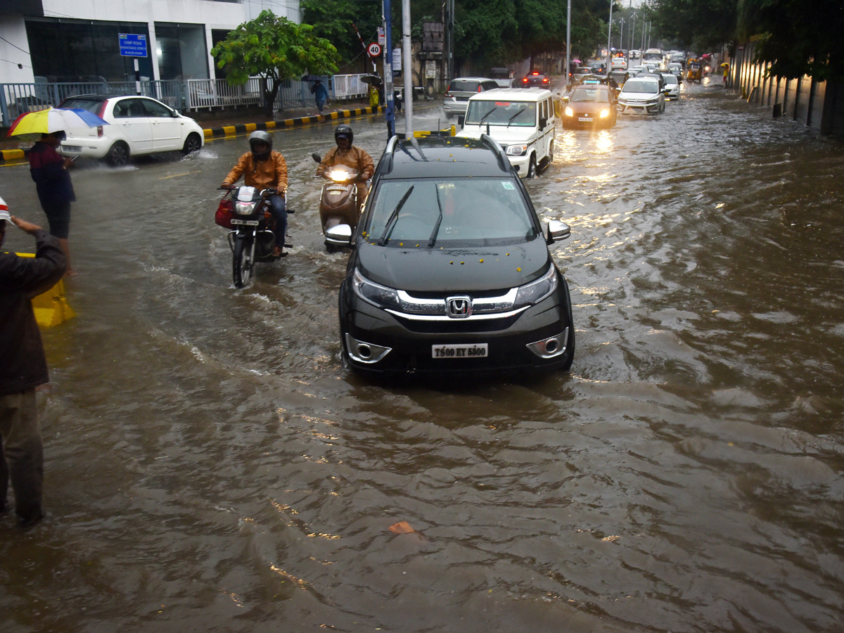 Heavy rains in hyderabad Photo Gallery - Sakshi9