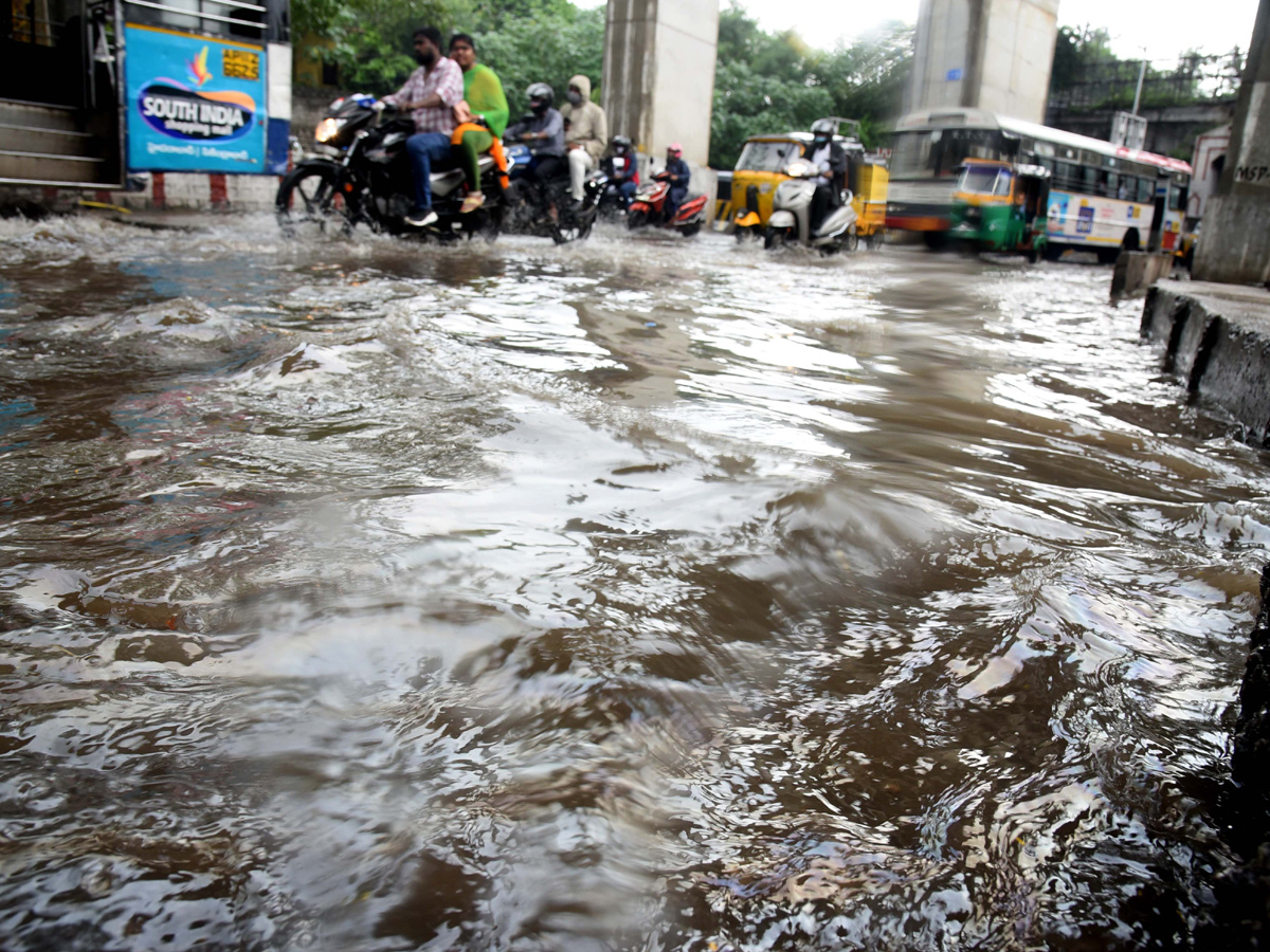 Heavy rains in hyderabad Photo Gallery - Sakshi24