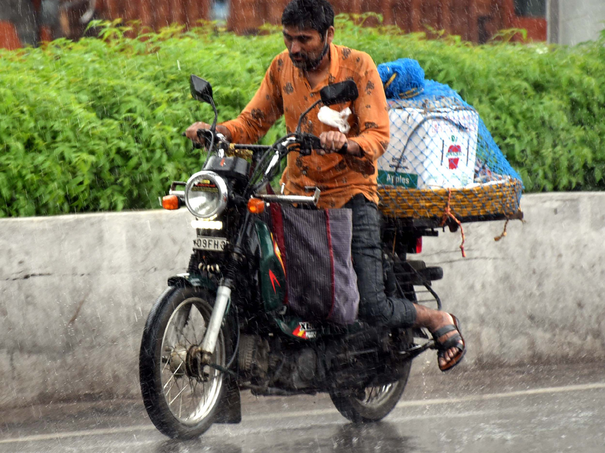 Heavy rains in hyderabad Photo Gallery - Sakshi12