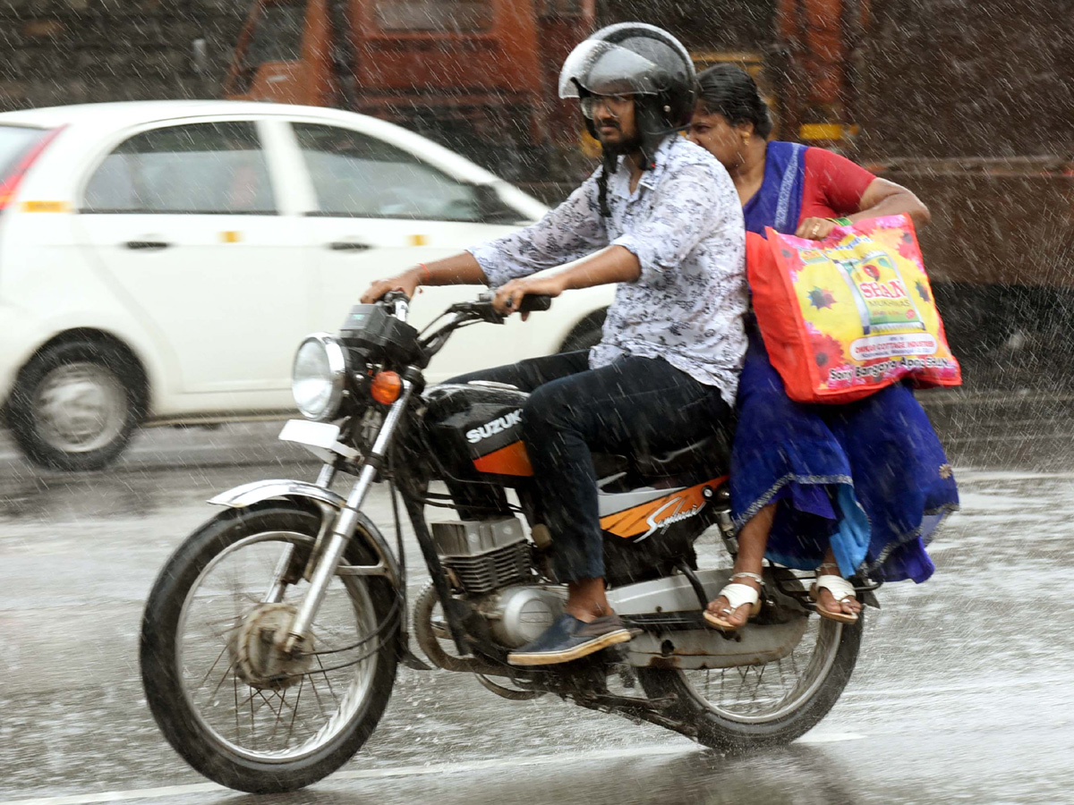 Heavy rains in hyderabad Photo Gallery - Sakshi13