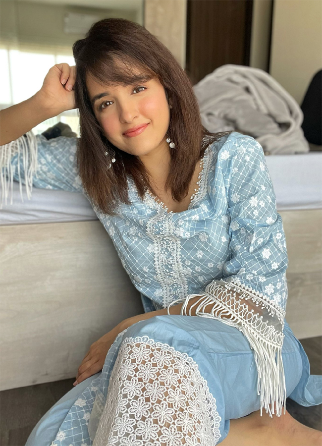 Shirley Setia Photos - Sakshi11