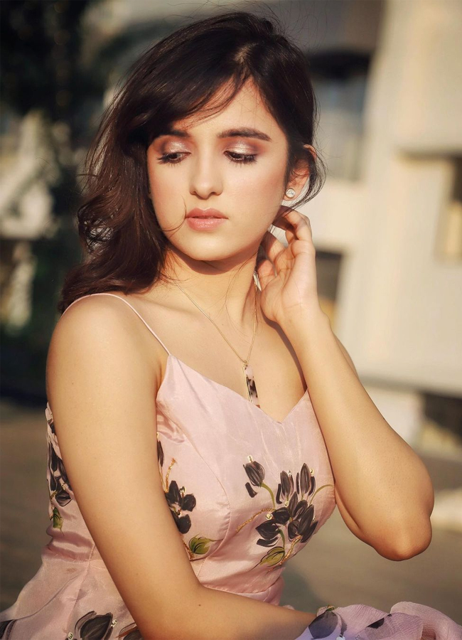 Shirley Setia Photos - Sakshi15