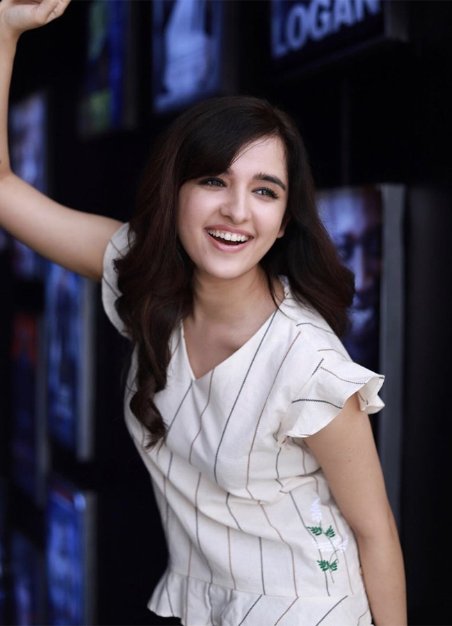 Shirley Setia Photos - Sakshi17