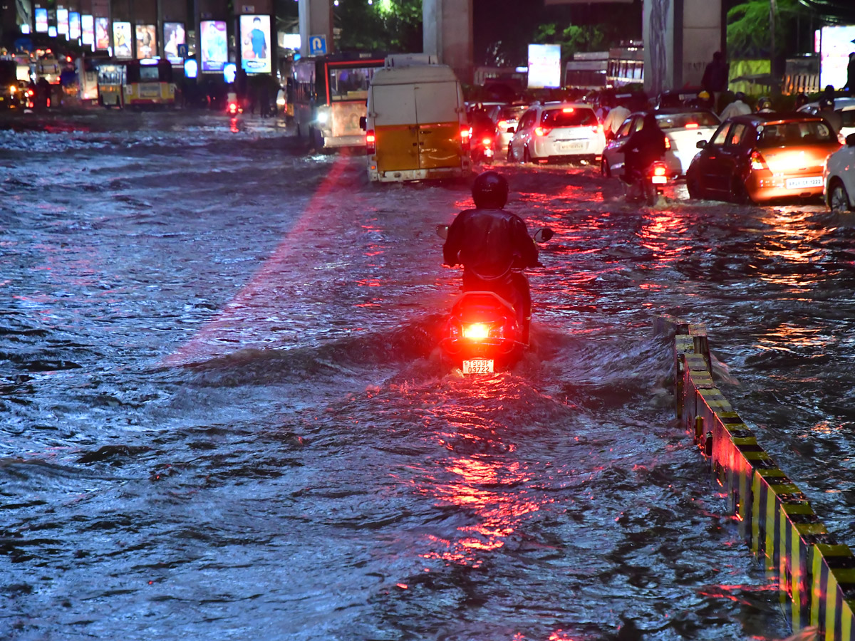 heavy rain in hyderabad - Sakshi1