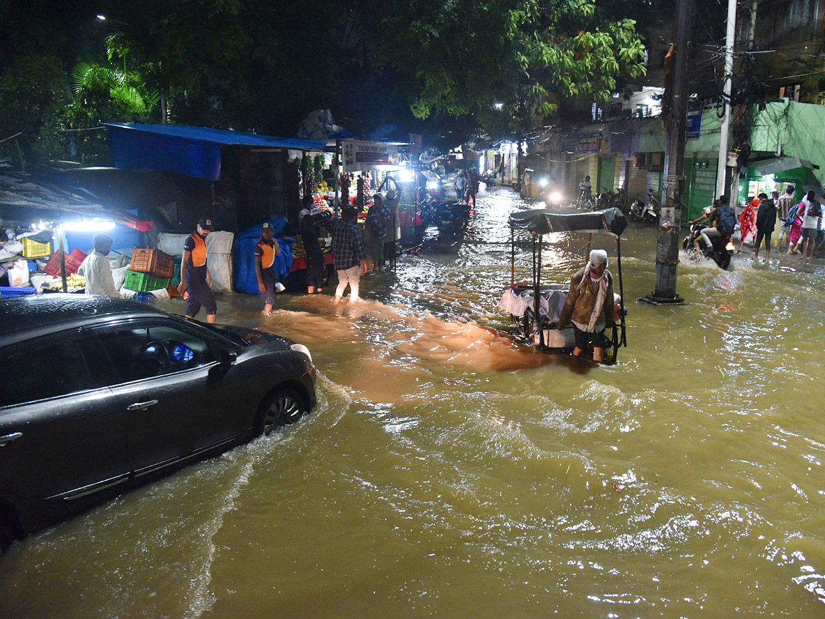 heavy rain in hyderabad - Sakshi11